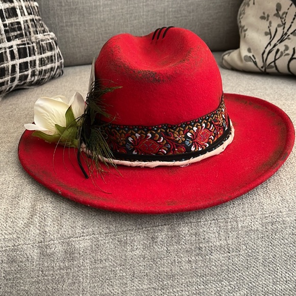 Queen of Hearts Hat - Picture 3 of 7